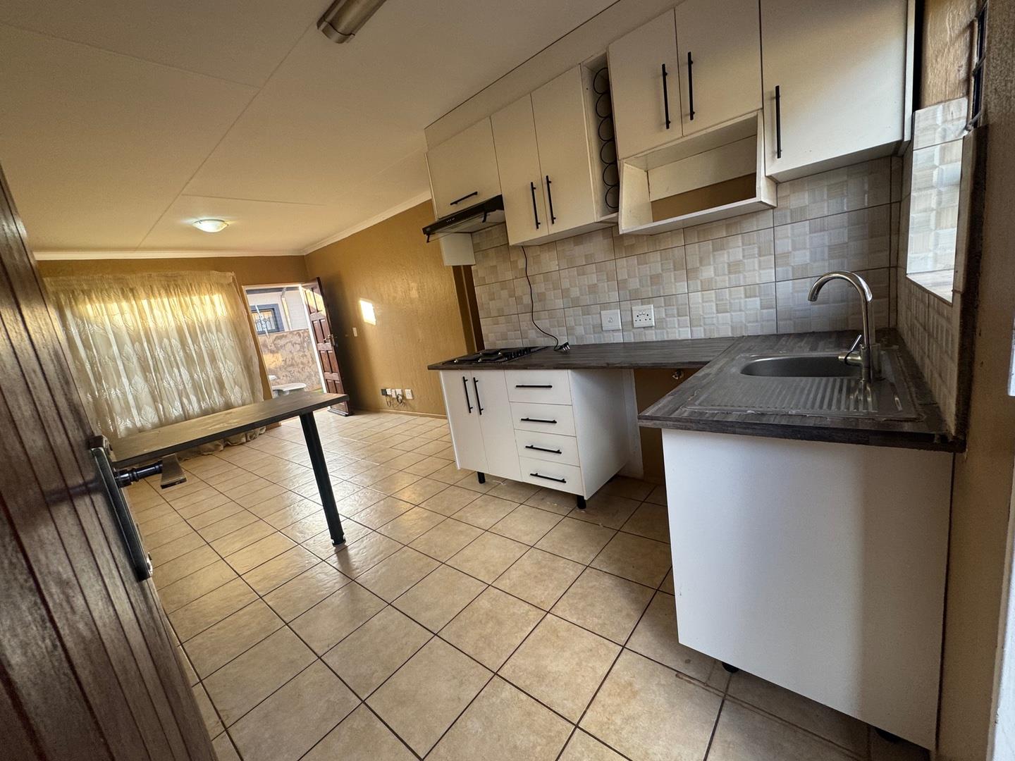 2 Bedroom Townhouse To Rent In Dawn Park