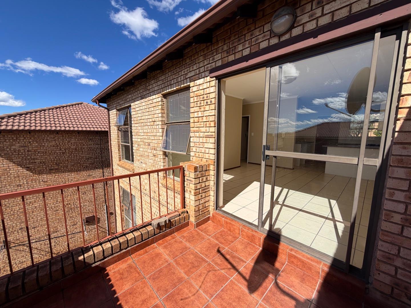 2 Bedroom Apartment / Flat For Sale In Amorosa
