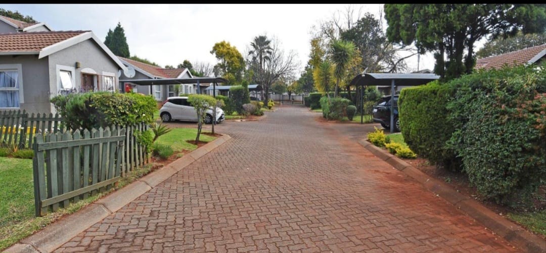 2 Bedroom Townhouse For Sale In Weltevreden Park