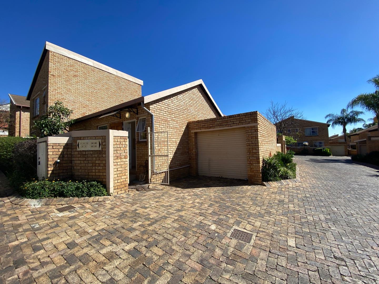2 Bedroom Townhouse For Sale In Wilgeheuwel