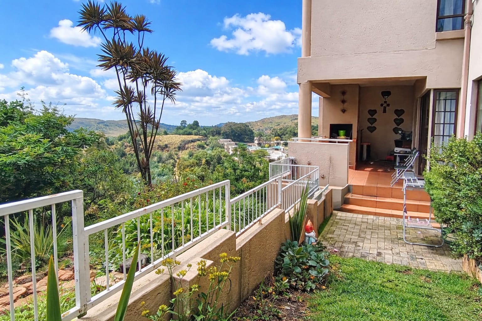 3 Bedroom Apartment / Flat For Sale In Helderkruin