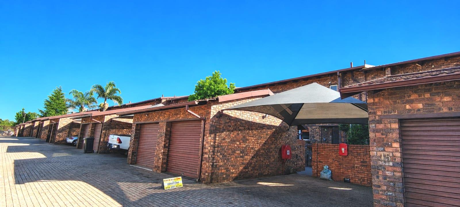 3 Bedroom Townhouse for Sale in Wilro Park