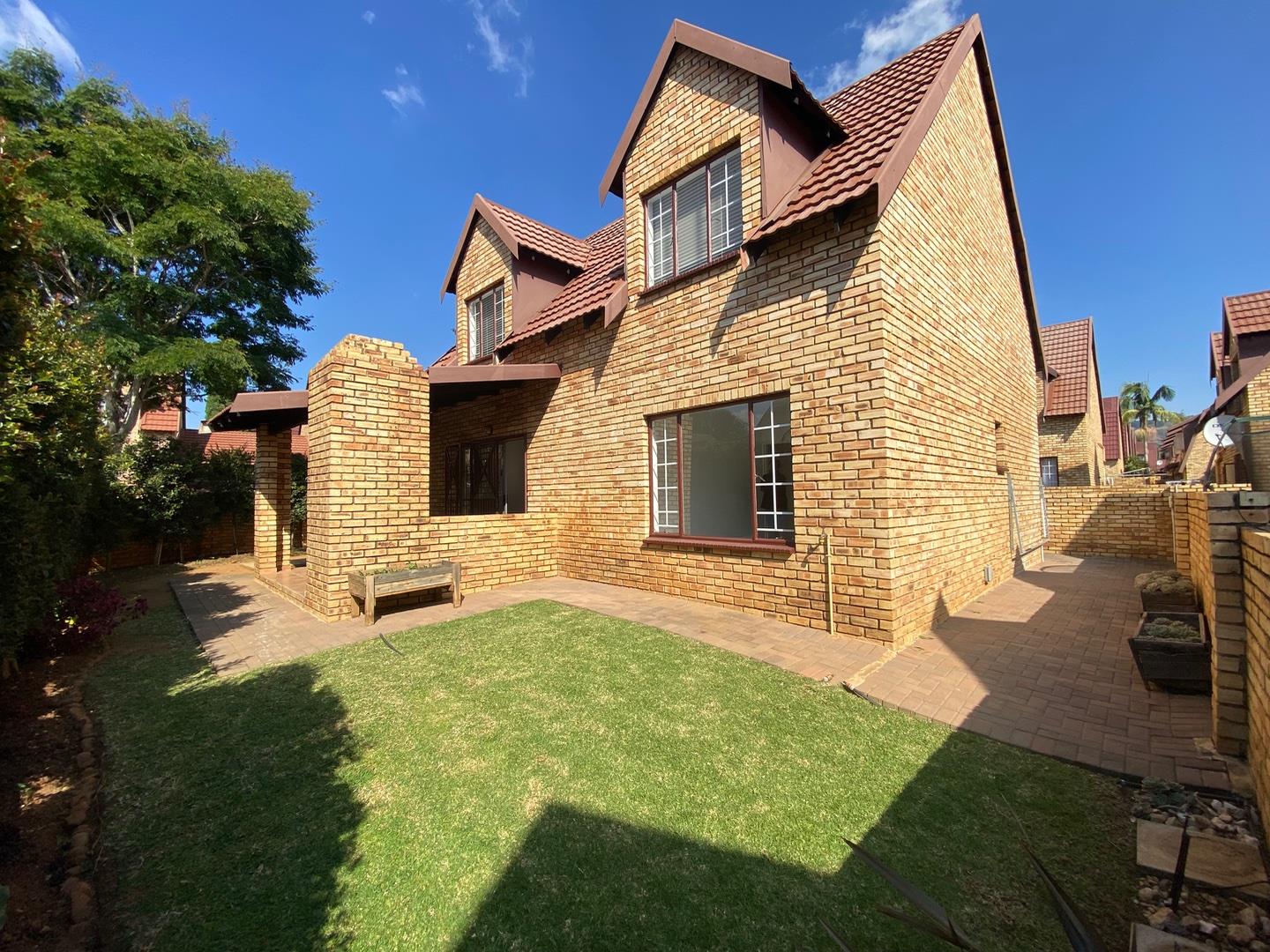 4 Bedroom Townhouse for Sale in Willowbrook