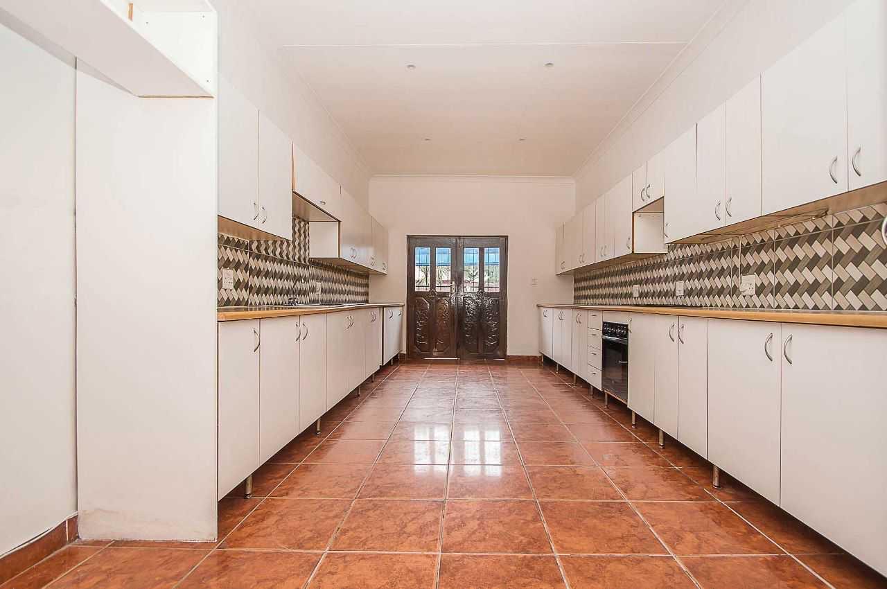 5 Bedroom House For Sale In Roodepoort Central