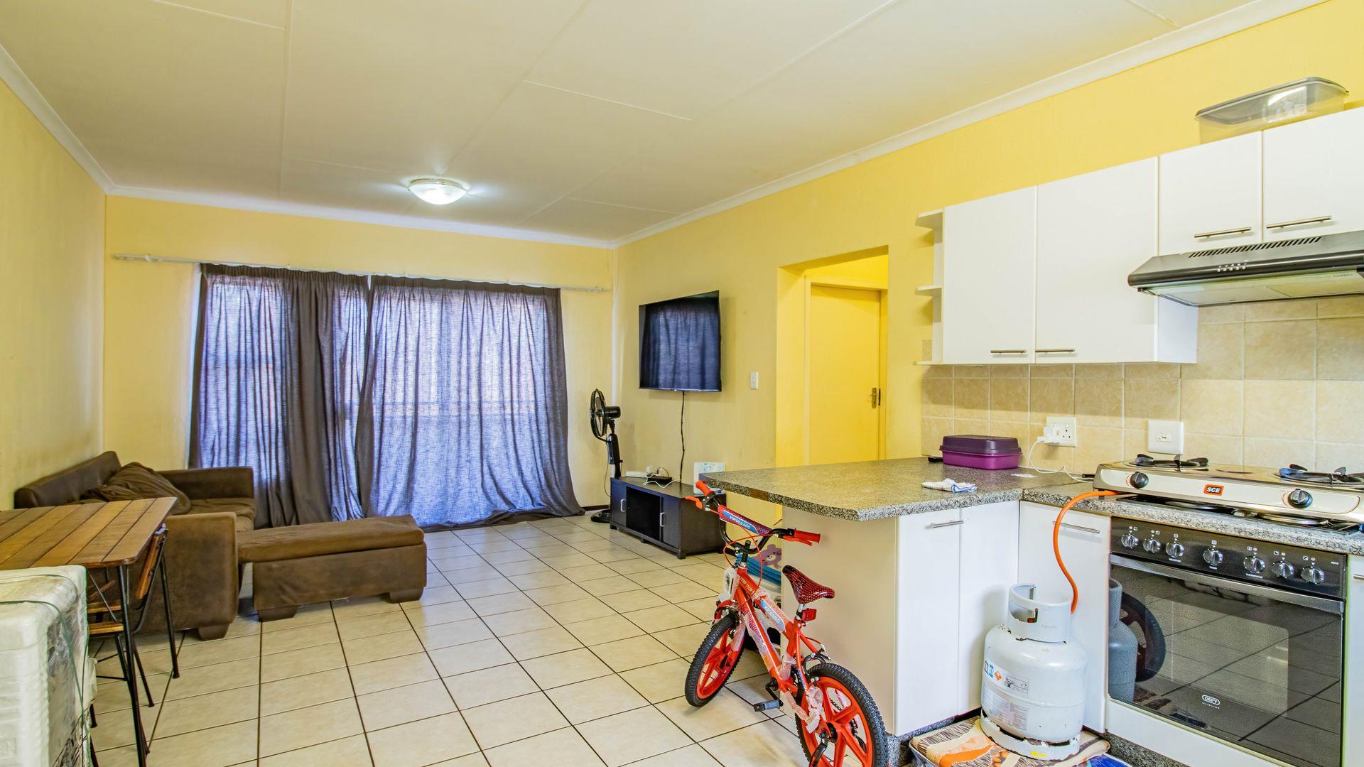 Apartment / Flat For Sale In Weltevreden Park